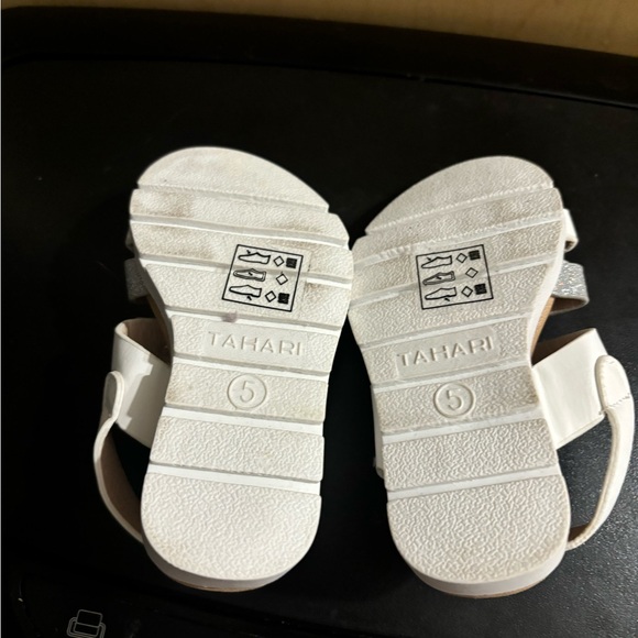 NWOT Tahiti white and silver butterfly sandal 5 - Picture 5 of 6